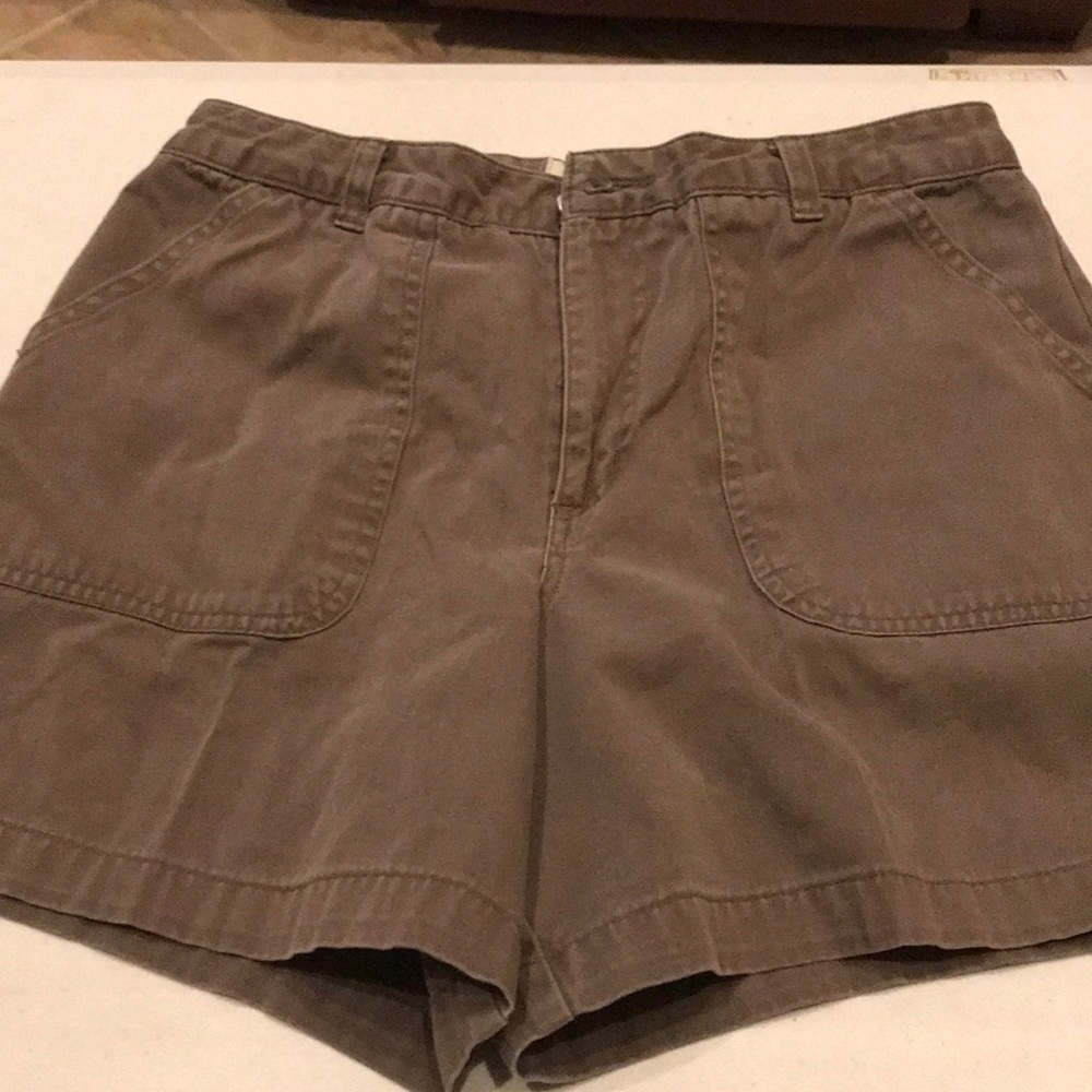 High Sierra size 10 cotton green shorts